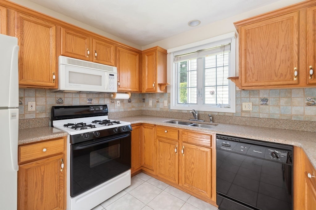 52 Birdie Ln #52, Tewksbury, MA Photo #5