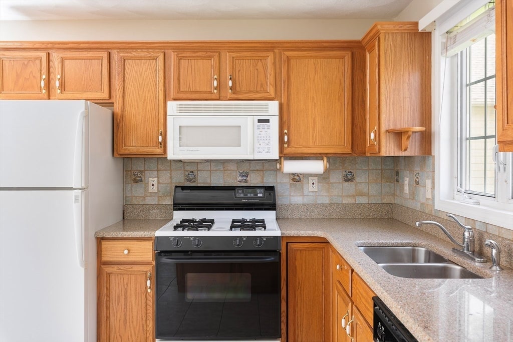 52 Birdie Ln #52, Tewksbury, MA Photo #6
