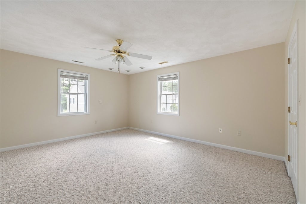 52 Birdie Ln #52, Tewksbury, MA Photo #14