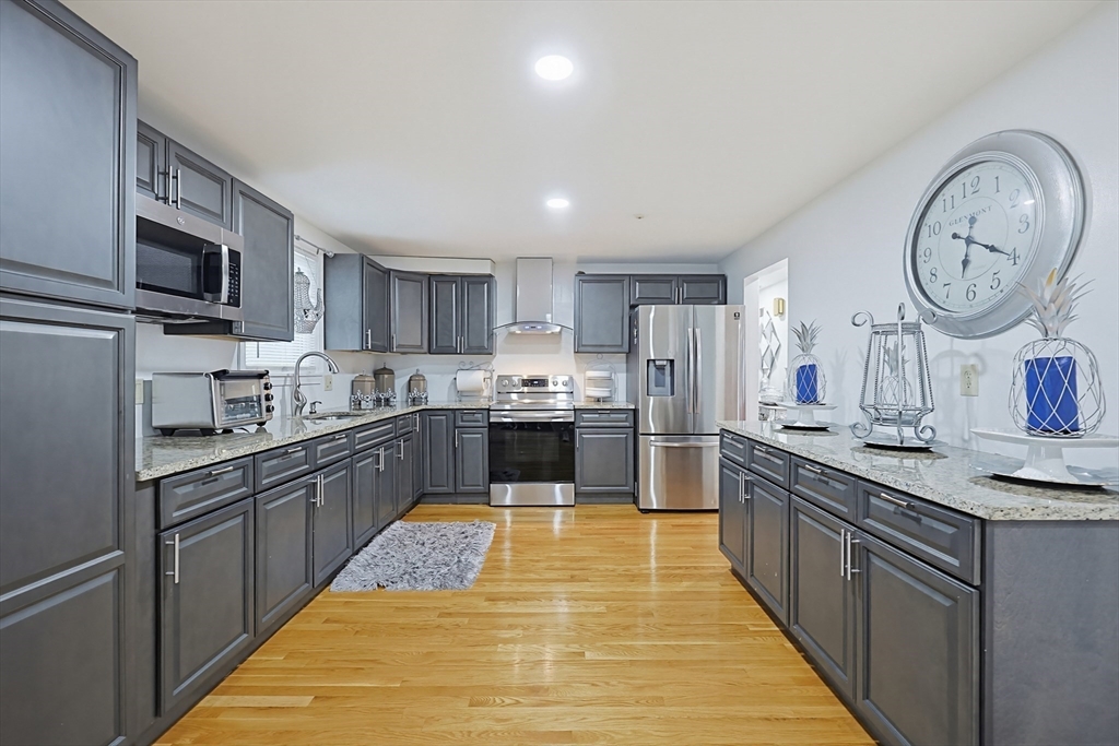 9 Denise Dr, Randolph, MA Photo #4