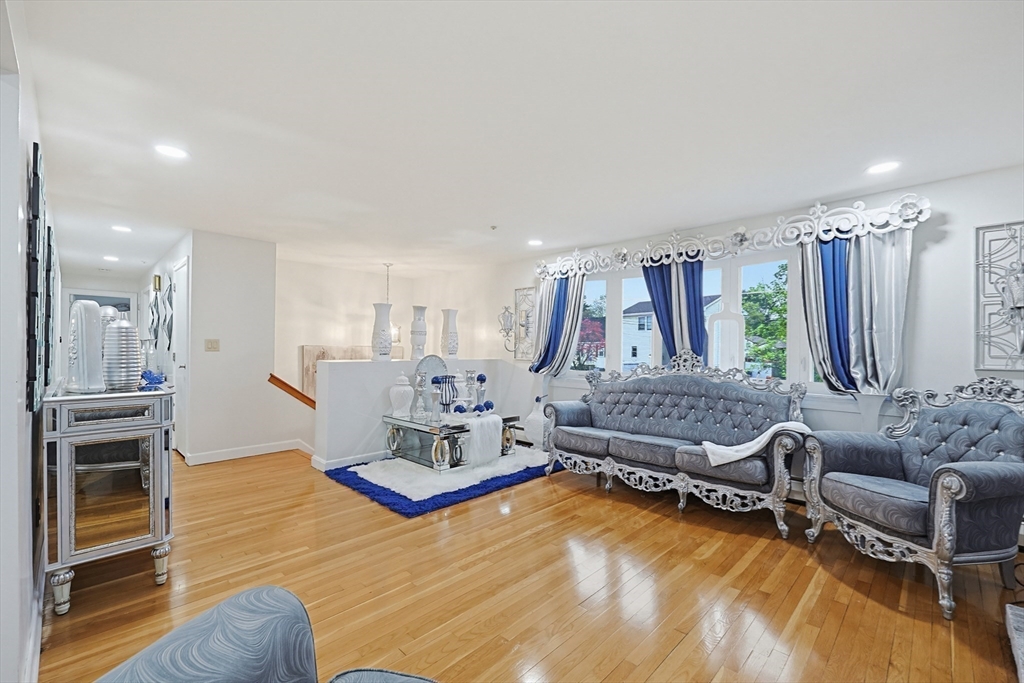 9 Denise Dr, Randolph, MA Photo #8