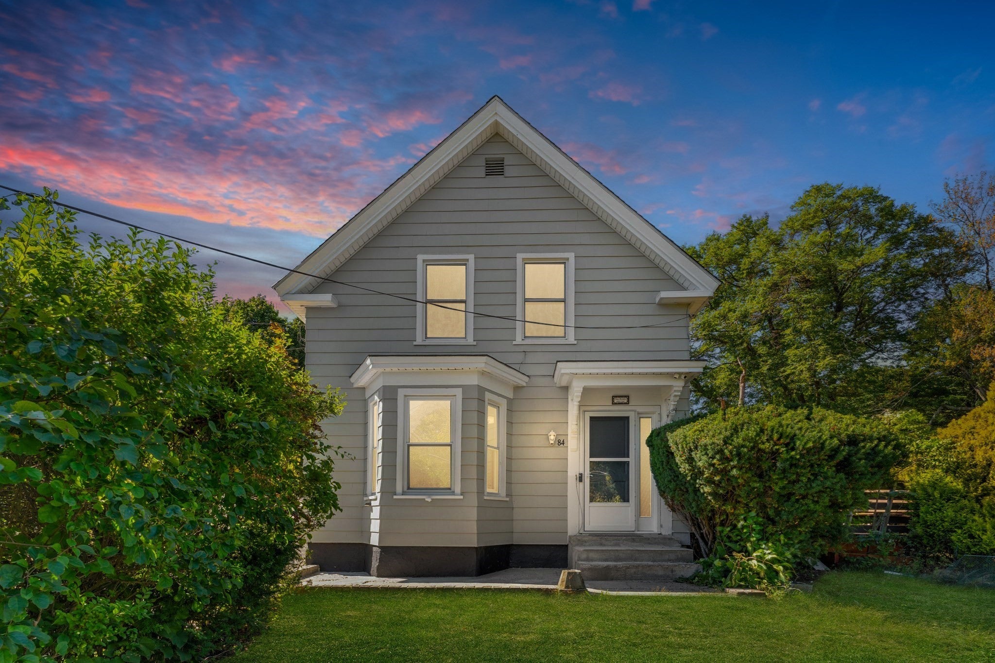 Photo of 84 Hampson St, Dracut, MA