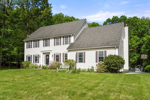 10 Primrose Ln Westborough MA 01581