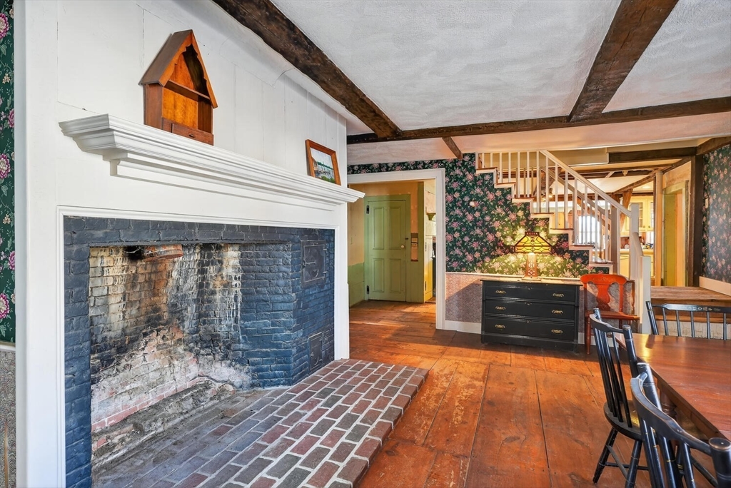 19 Ash St
