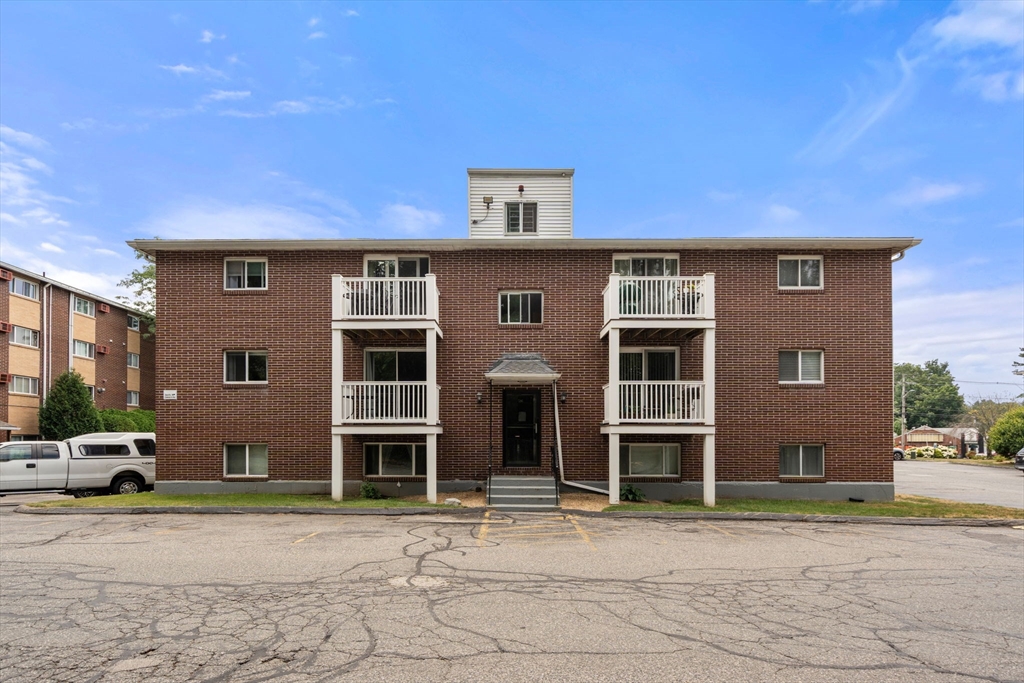 596-688 Boston Post Road E
