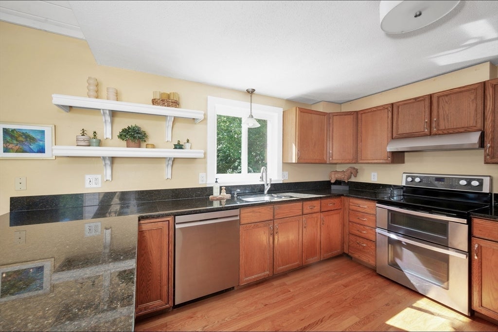 96 Bay State Cir, Hanson, MA, 96 Bay State Cir, Hanson, MA Photo #8
