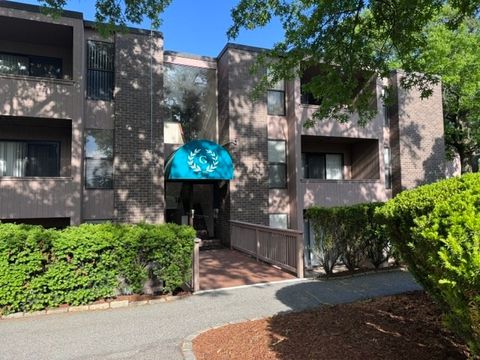 Photo of 18 Shrewsbury Green Dr #K, Shrewsbury, MA 01545 (MLS # 73526119)