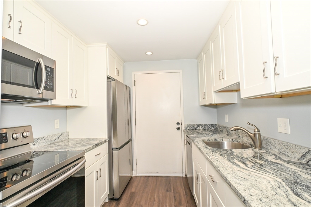5 Village Rock Ln #15, Natick, MA Photo #2