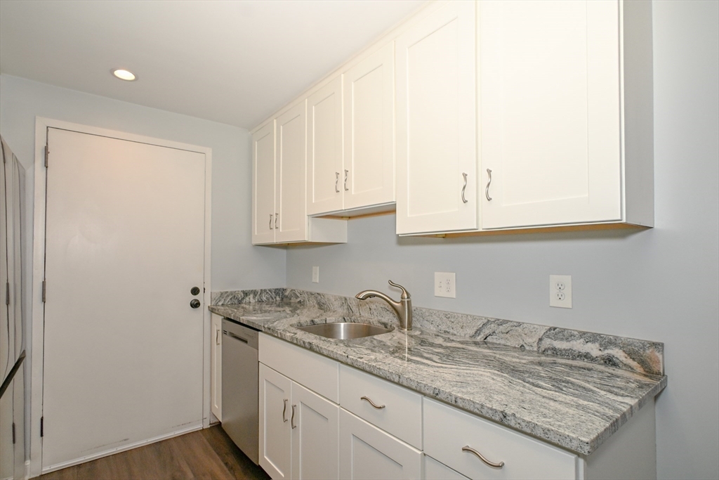 5 Village Rock Ln #15, Natick, MA Photo #3