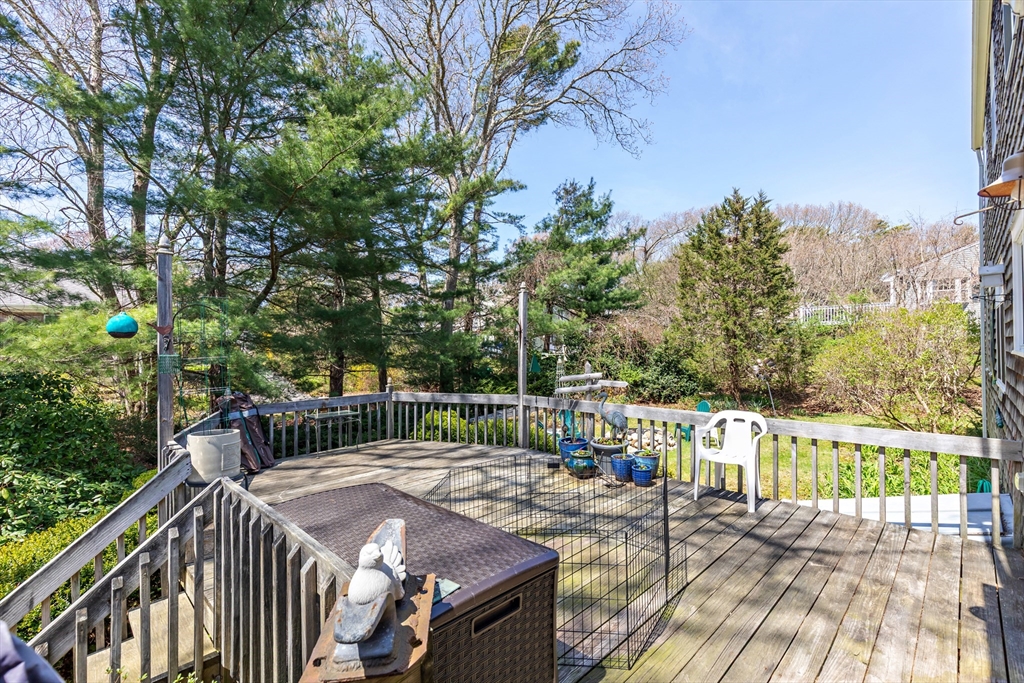 39 Bennets Neck Dr