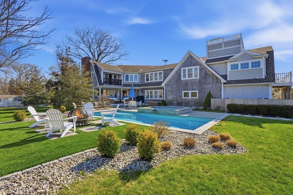 82 Nichols Rd