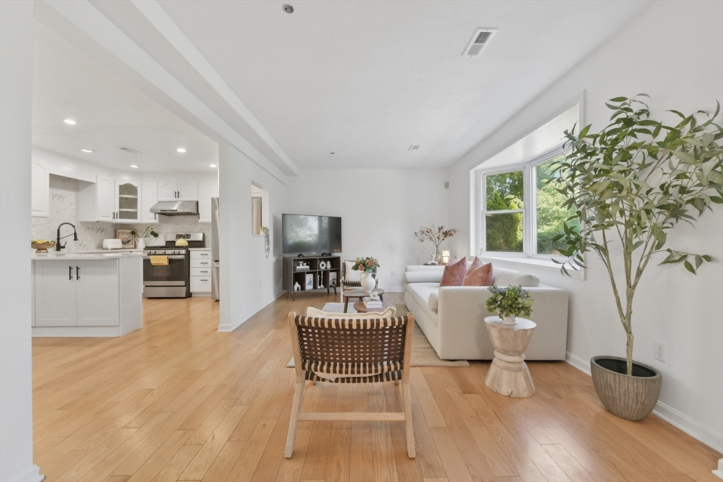 110 Coolidge Hill Rd 2