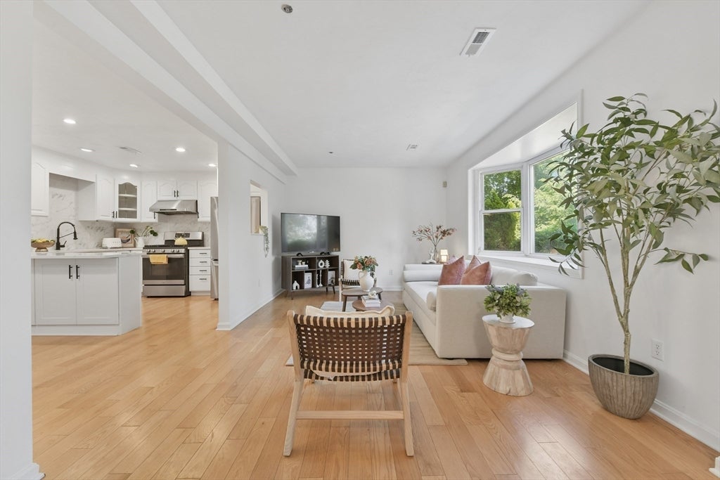 110 Coolidge Hill Rd 2