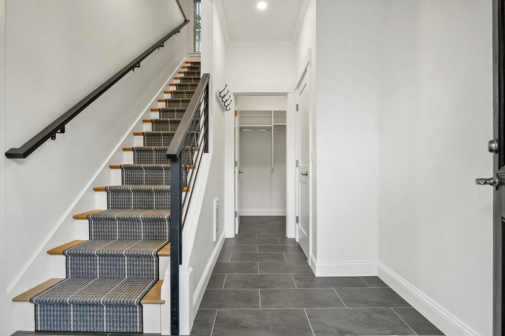 140 Main Street E