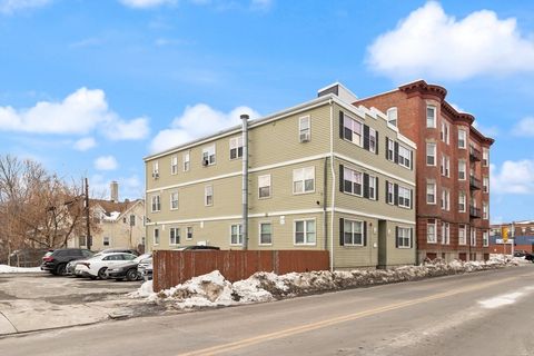 Photo of 136-141A Franklin St, Lynn, MA 01902 (MLS # 73481300)