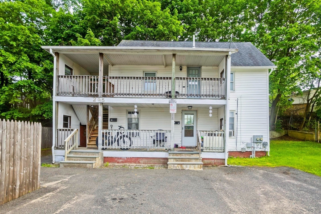 Springfield, Massachusetts 01151, United States, 4 Bedrooms Bedrooms, ,2 BathroomsBathrooms,Residential,Active,140386