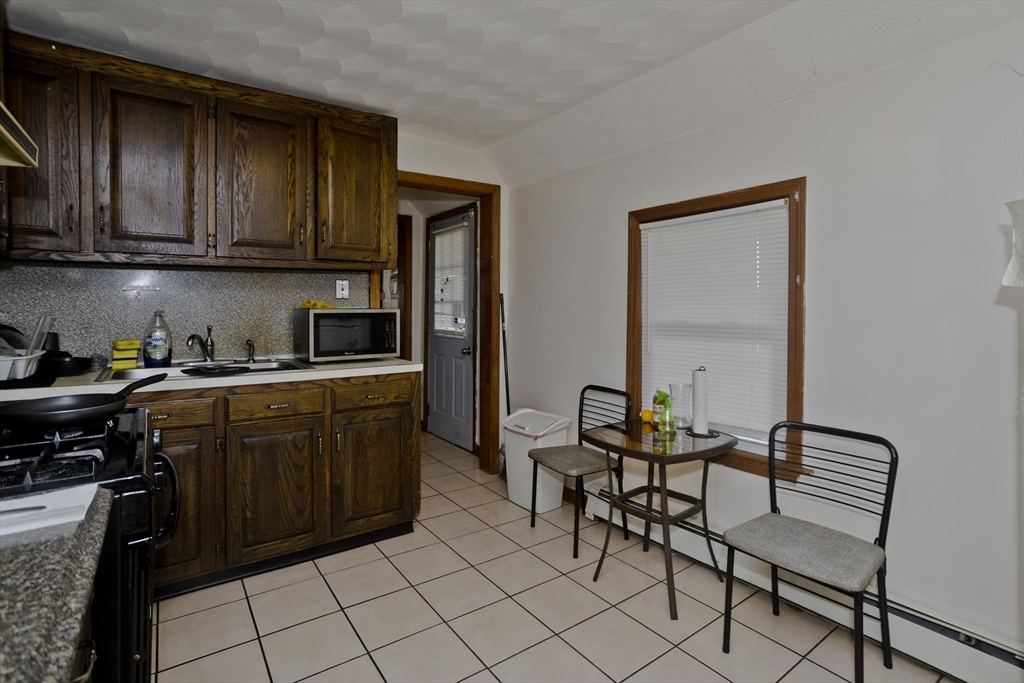 Springfield, Massachusetts 01151, United States, 4 Bedrooms Bedrooms, ,2 BathroomsBathrooms,Residential,Active,140386