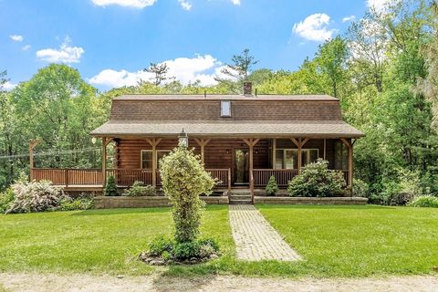 40 Lombard Rd Hubbardston MA 01452