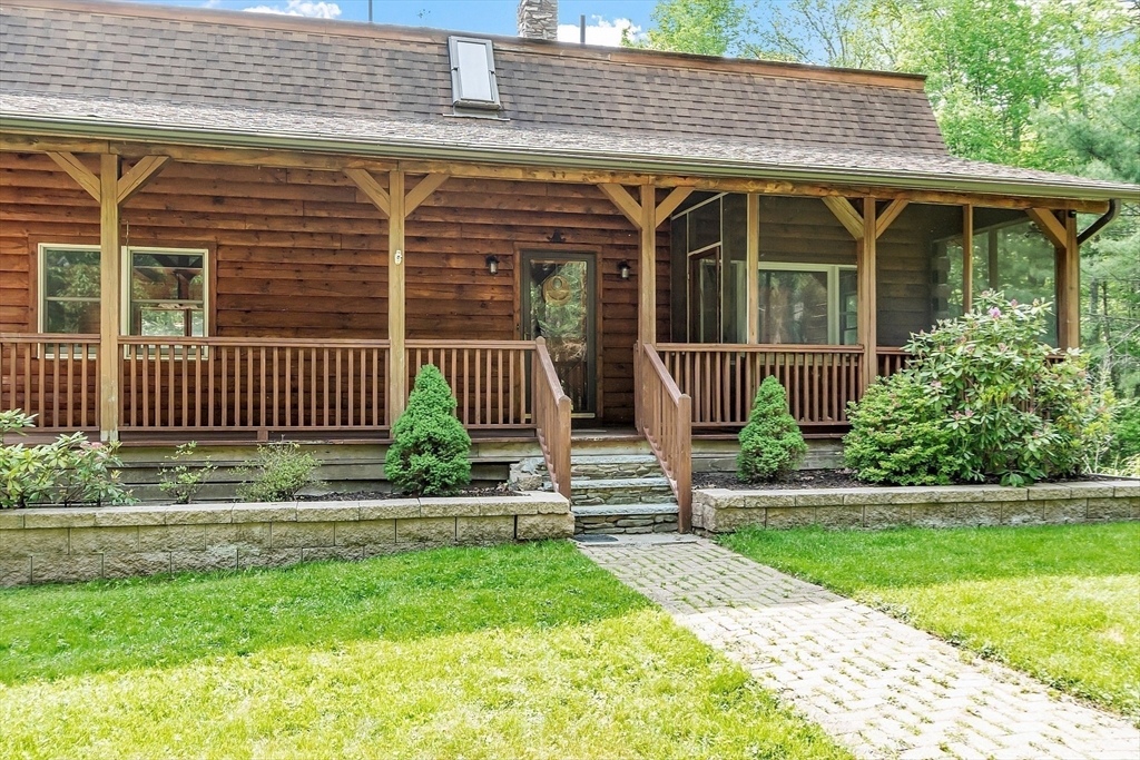 40 Lombard Rd