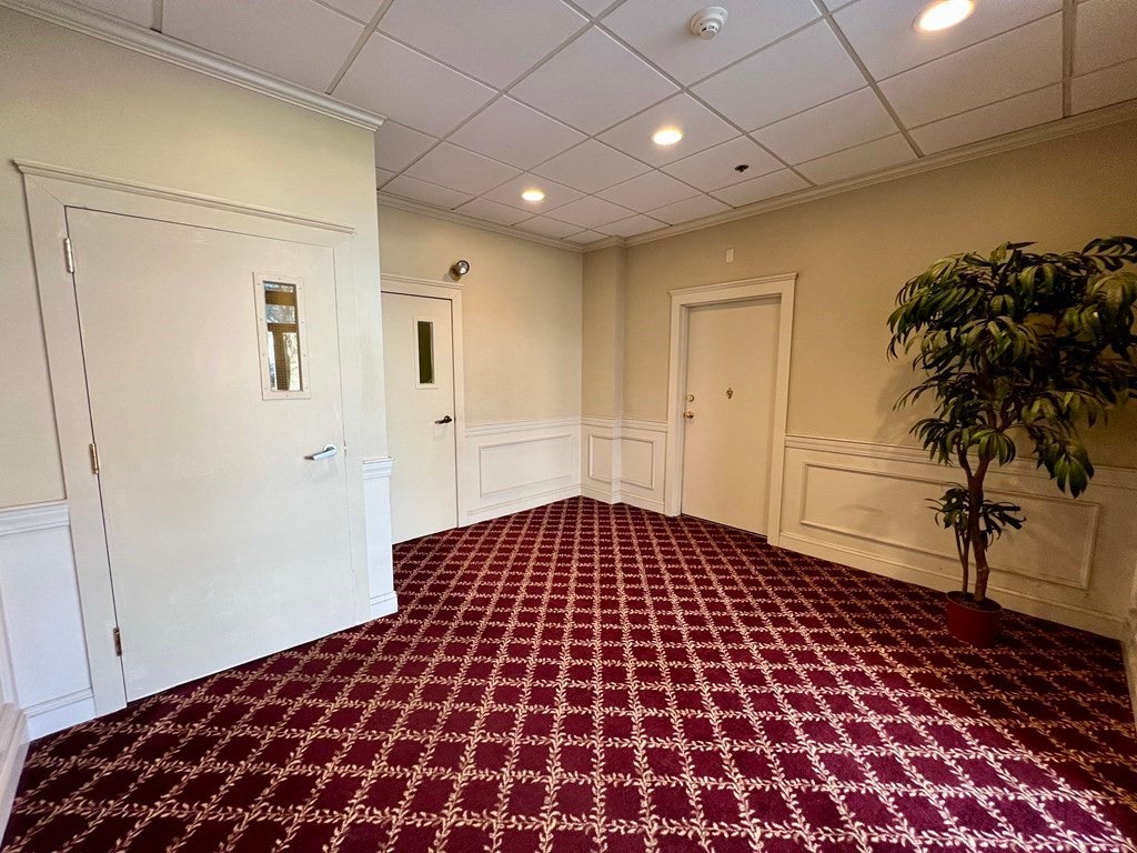 6 S Washington Street 306