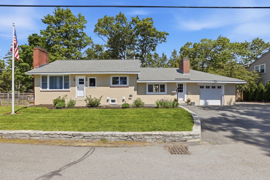 8 Maple Rd