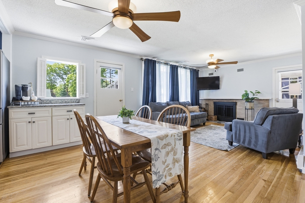 8 Maple Rd