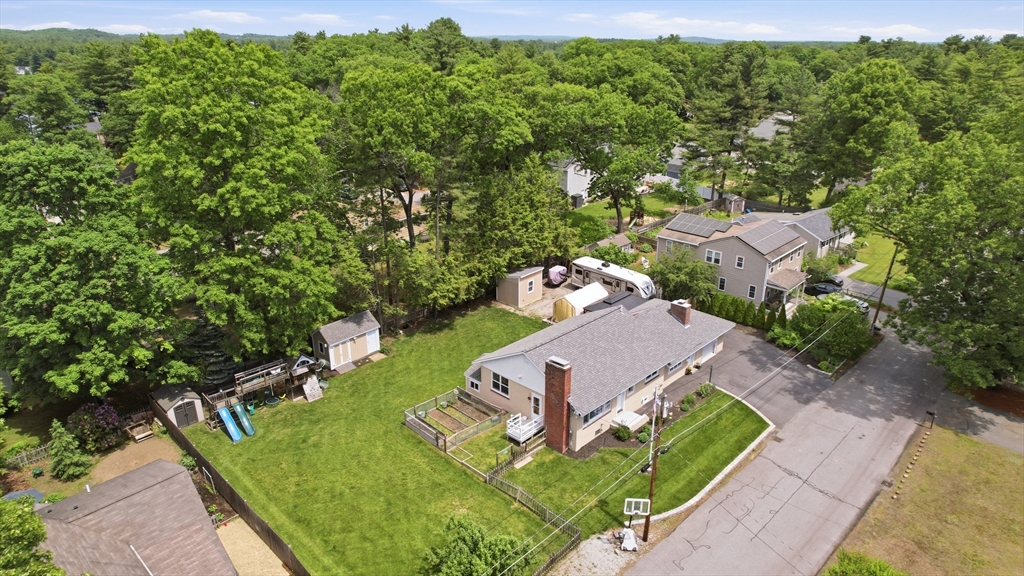 8 Maple Rd