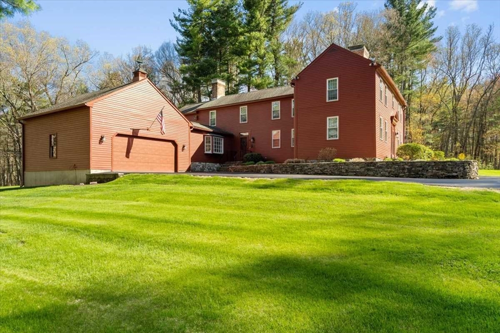 9 Bay Path Dr