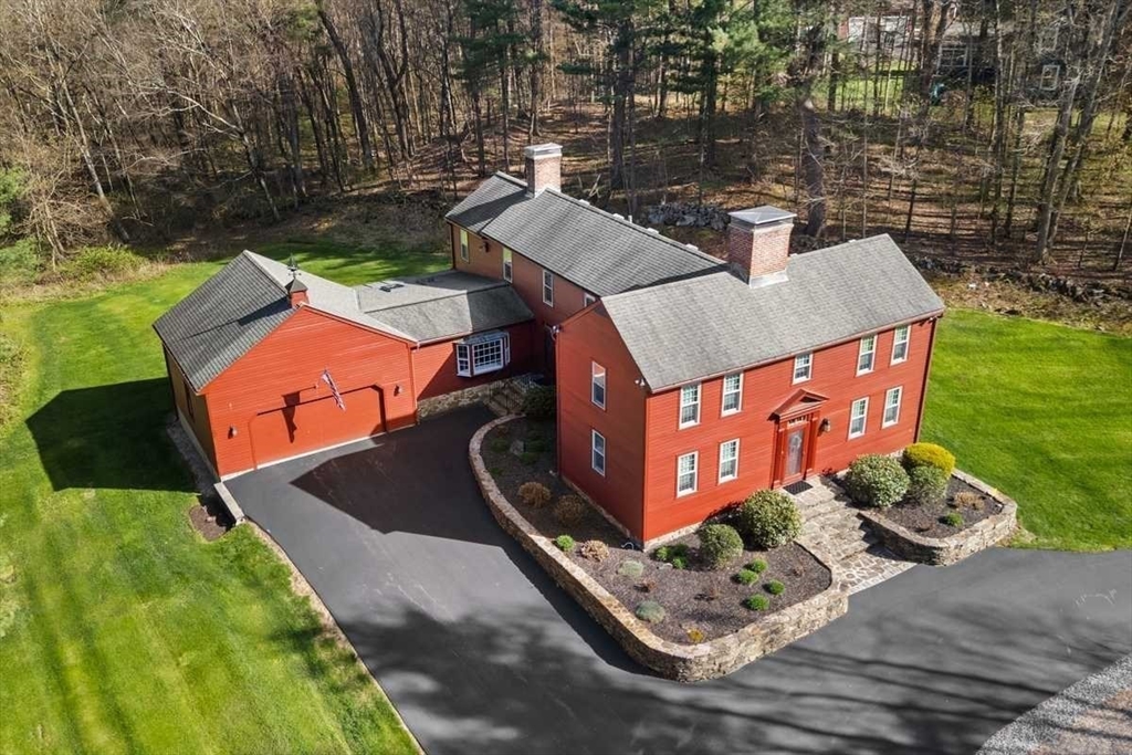 9 Bay Path Dr