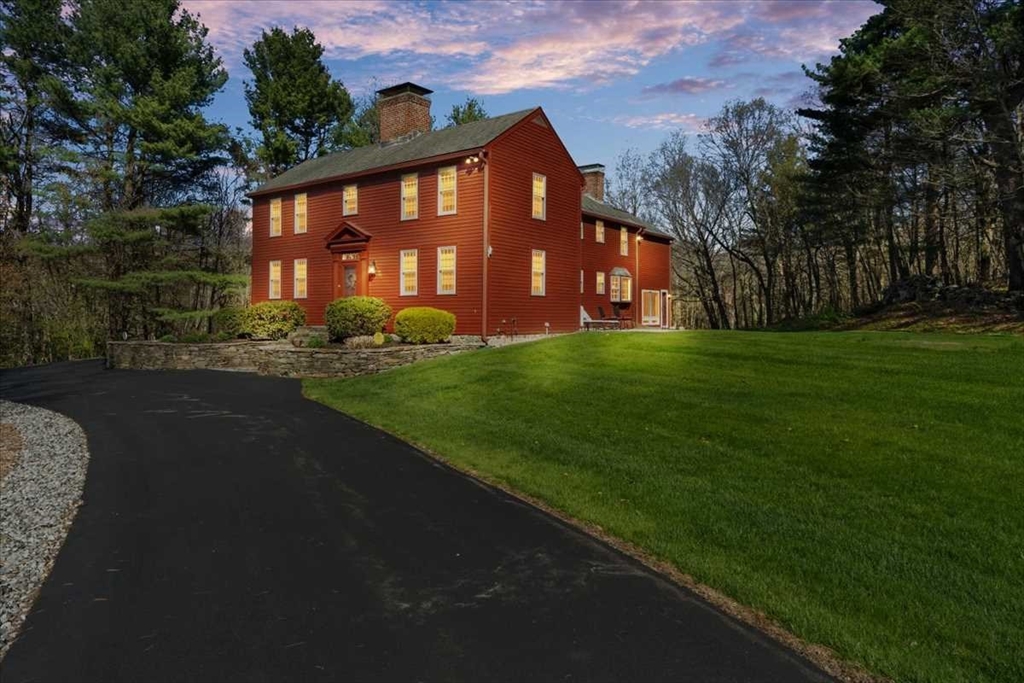 9 Bay Path Dr