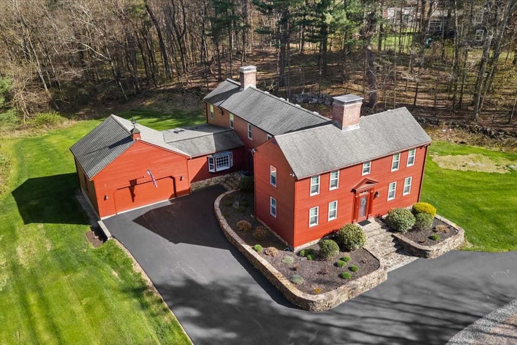 9 Bay Path Dr