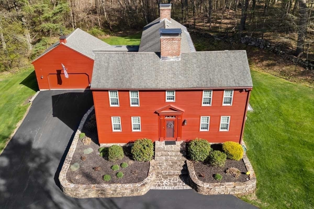 9 Bay Path Dr