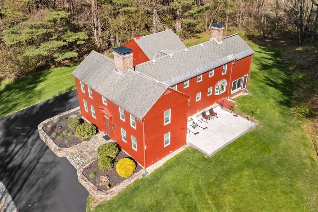 9 Bay Path Dr