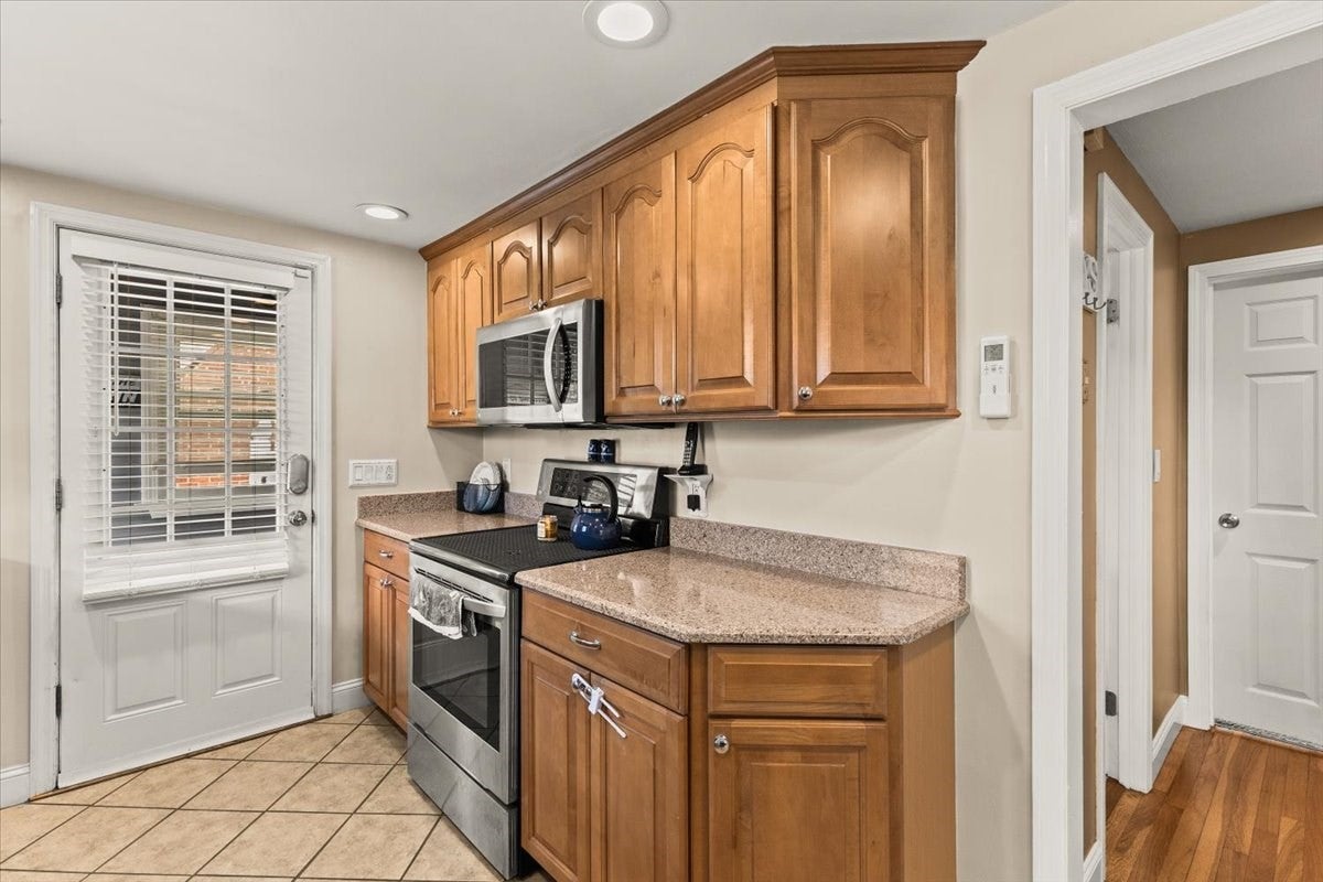 88 Quincy St, Brockton, MA Photo #9