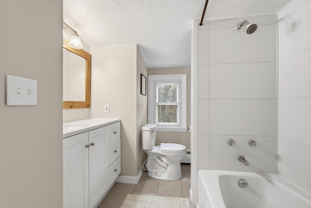 West Springfield, Massachusetts 01089, United States, 3 Bedrooms Bedrooms, ,2 BathroomsBathrooms,Residential,Active,242912