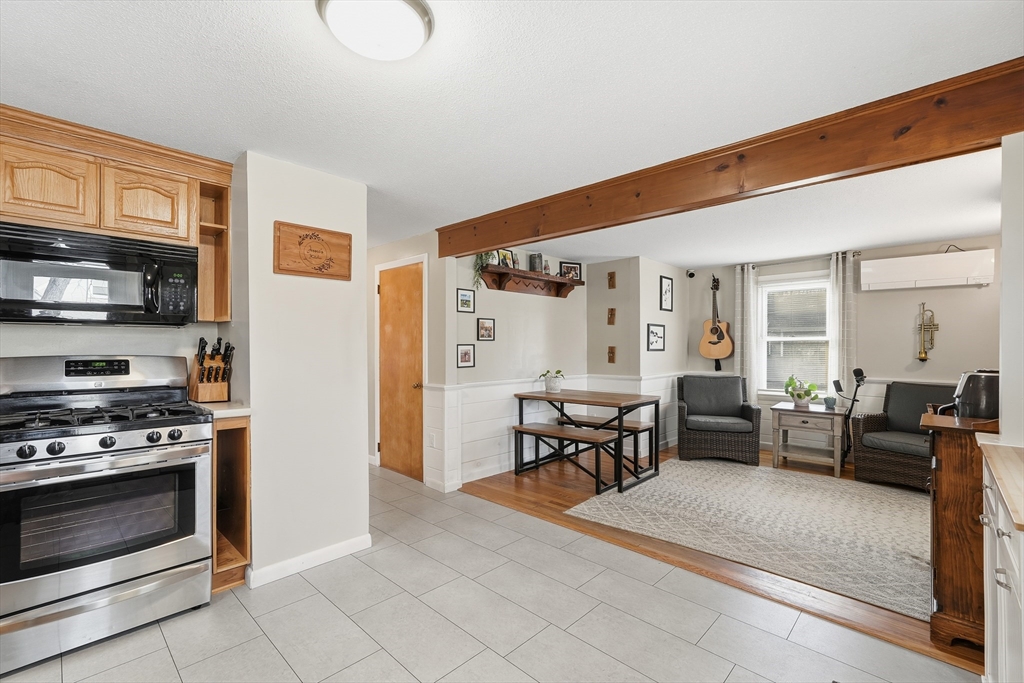 West Springfield, Massachusetts 01089, United States, 3 Bedrooms Bedrooms, ,2 BathroomsBathrooms,Residential,Active,242912