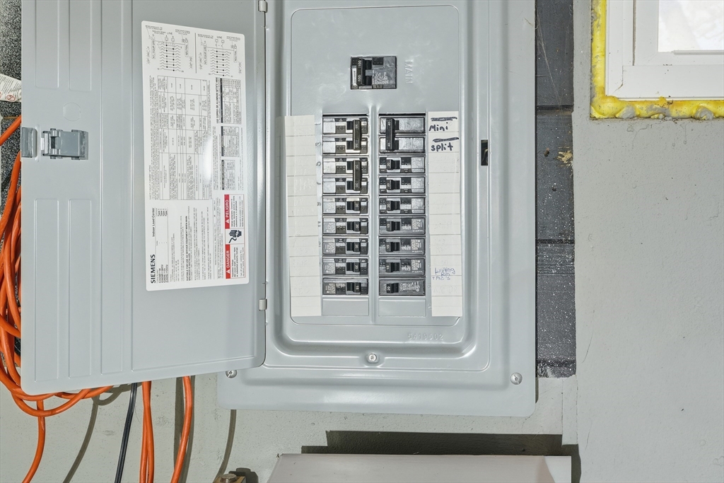 West Springfield, Massachusetts 01089, United States, 3 Bedrooms Bedrooms, ,2 BathroomsBathrooms,Residential,Active,242912