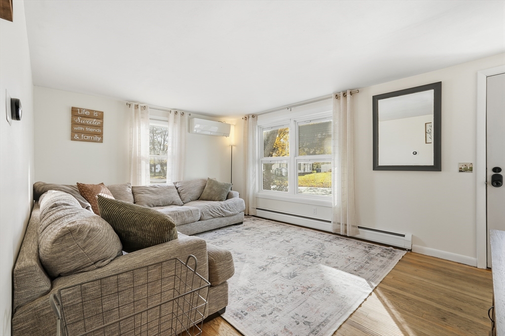 West Springfield, Massachusetts 01089, United States, 3 Bedrooms Bedrooms, ,2 BathroomsBathrooms,Residential,Active,242912