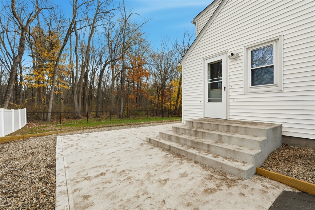 West Springfield, Massachusetts 01089, United States, 3 Bedrooms Bedrooms, ,2 BathroomsBathrooms,Residential,Active,242912