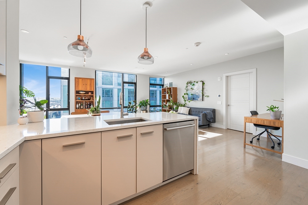 40 Traveler St 703
