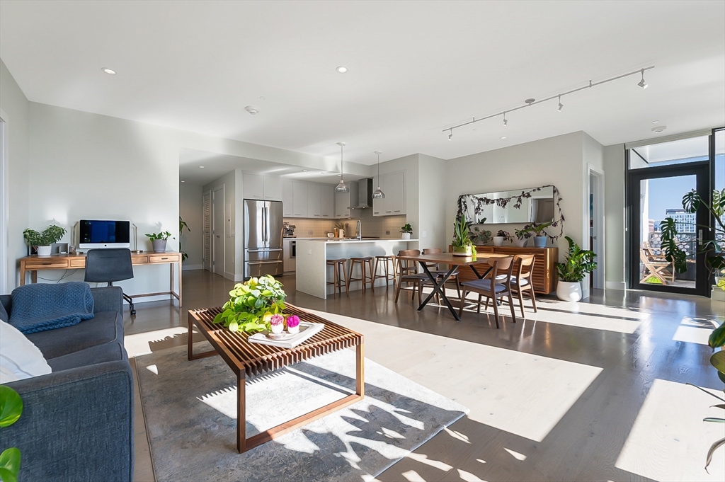 40 Traveler St 703
