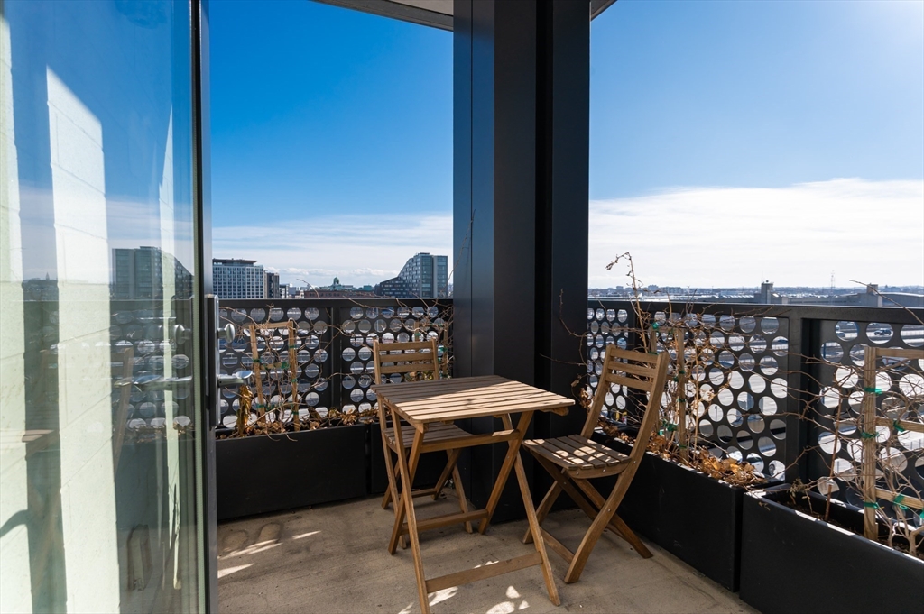 40 Traveler St 703