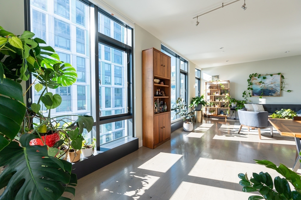 40 Traveler St 703