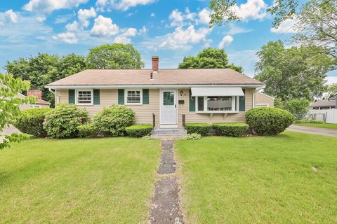 28 Bluegrass Ln Ludlow MA 01056