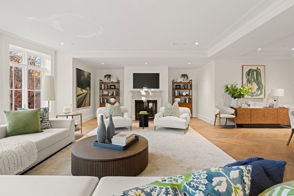 Photo of 397 Commonwealth Avenue, Boston, MA