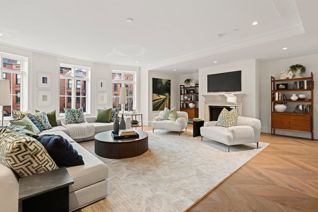 397 Commonwealth Avenue #3, Boston, MA Photo #2