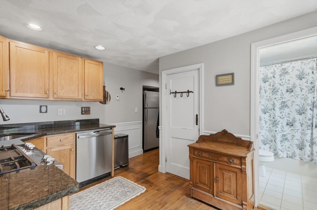 25 Elm Street #1, Gloucester, MA Photo #17