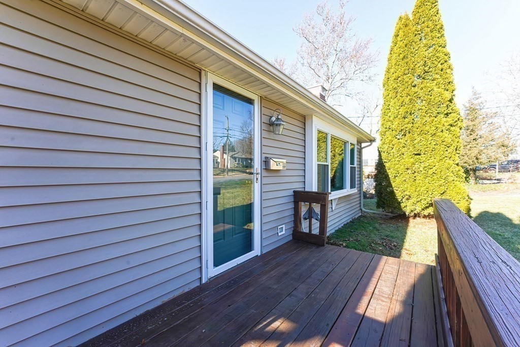 22 Riverside Dr
