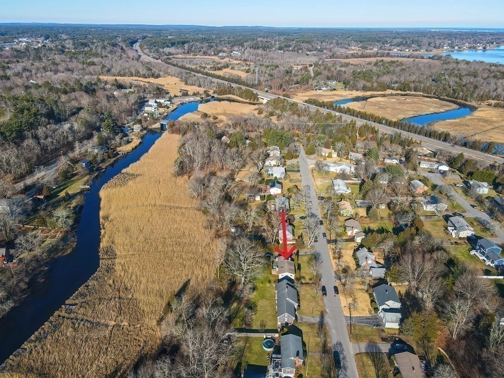 22 Riverside Dr