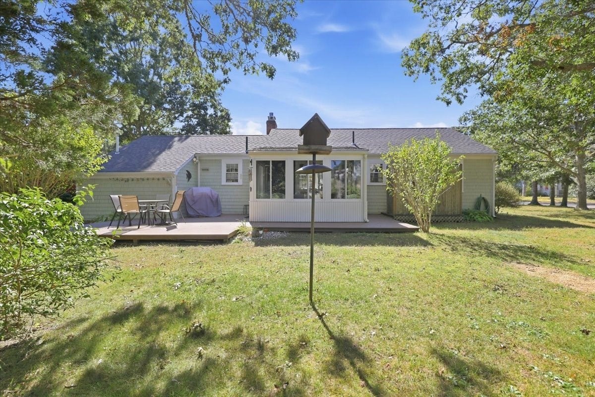 32 Scholl Av